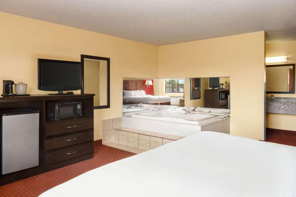 Baymont By Wyndham Cedar Rapids Hotel Quarto foto