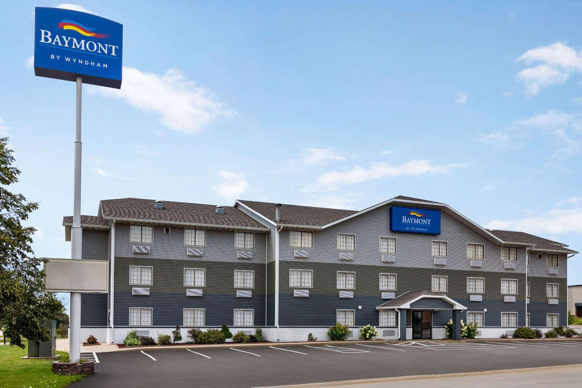 Baymont By Wyndham Cedar Rapids Hotel Exterior foto