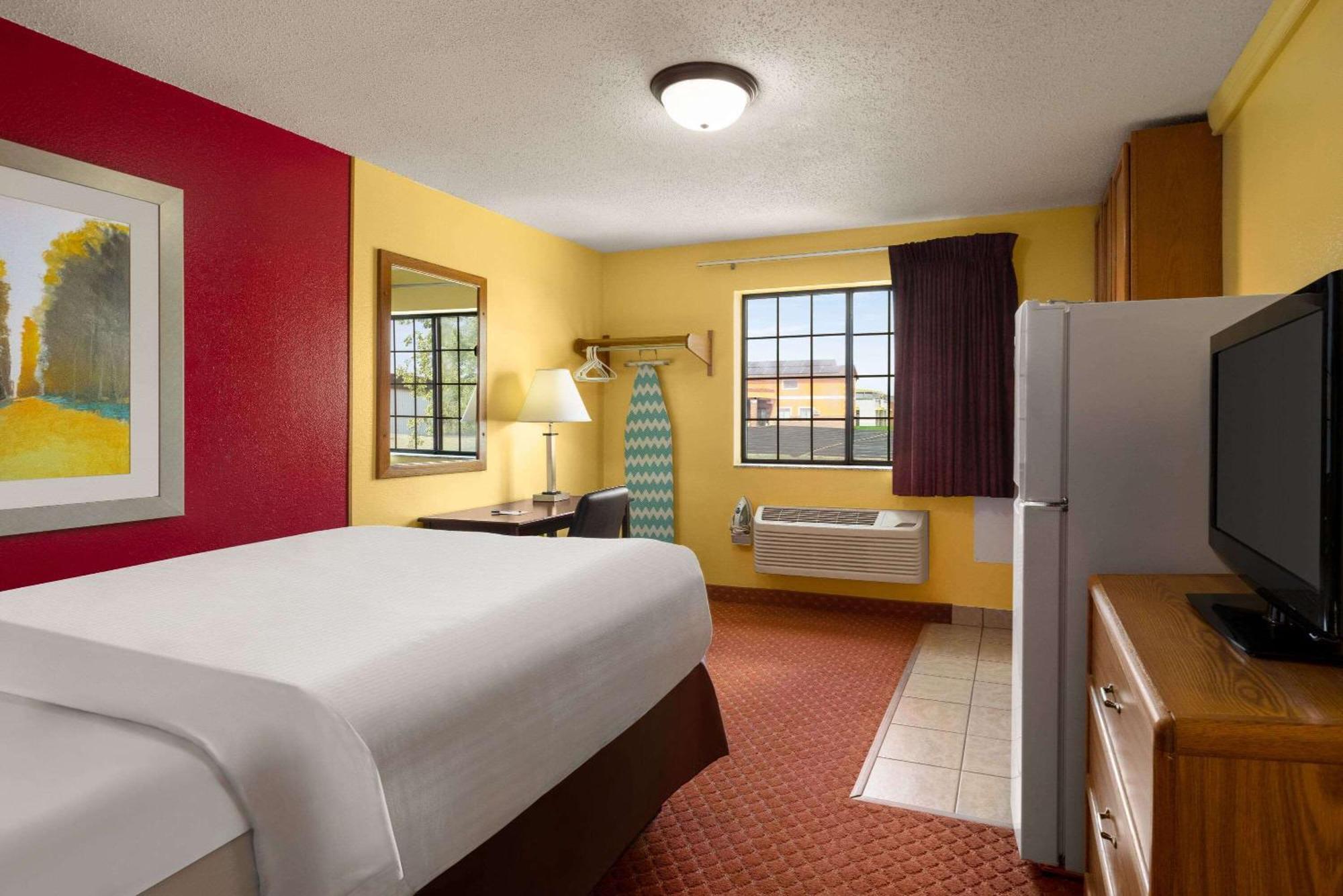 Baymont By Wyndham Cedar Rapids Hotel Exterior foto